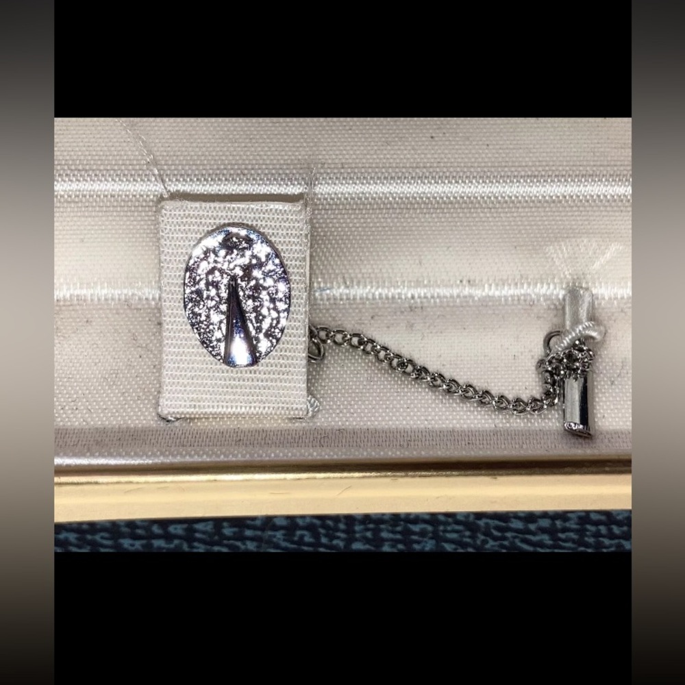 Newport tie clip with box